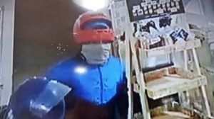 Violento asalto en un autoservicio, amenazaron a los clientes con armas y se llevaron $50.000