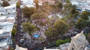 Multitudinaria marcha de cierre del 35º Encuentro Plurinacional de mujeres y disidencias