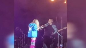 Tini Stoessel detiene su show en Corrientes por un pequeño incendio