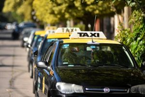 Aumento de taxis: exigen al gobierno un estudio de costos