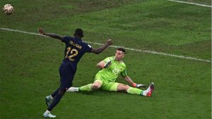 Dibu Martínez es pretendido por Bayern Munich tras ganar el premio al mejor arquero del Mundial Qatar 2022