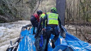 España: cayó un colectivo a un río de Galicia y hubo 6 muertos