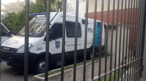 El joven que mató a su mamá y a su abuelo desarrolla un brote psiquiátrico