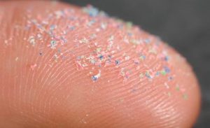Preocupación por la presencia de micro plásticos en leche materna