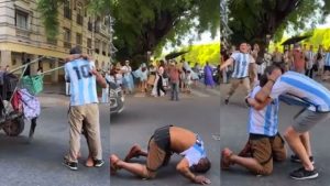 Un hincha le regaló la camiseta de la Selección Argentina a un cartonero y ambos lloraron juntos