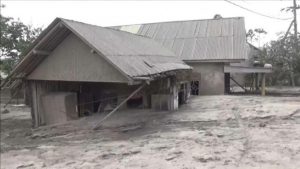 Comienzan las tareas de búsqueda tras la erupción del volcán Semeru en Indonesia