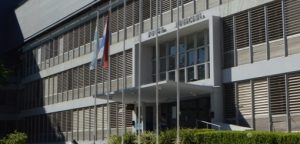 Condenan hasta a 25 años de prisión a la familia que abusaba de tres hermanos menores de edad