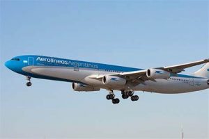 Turismo en Argentina: tres ciudades en las que puede salir más barato viajar en avión que en micro
