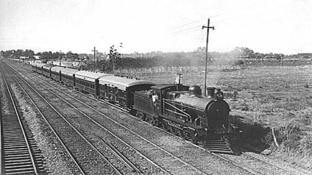 8656-Tren_a_Mar_del_Plata_año_1907._Foto_Diario_La_Nación.jpg