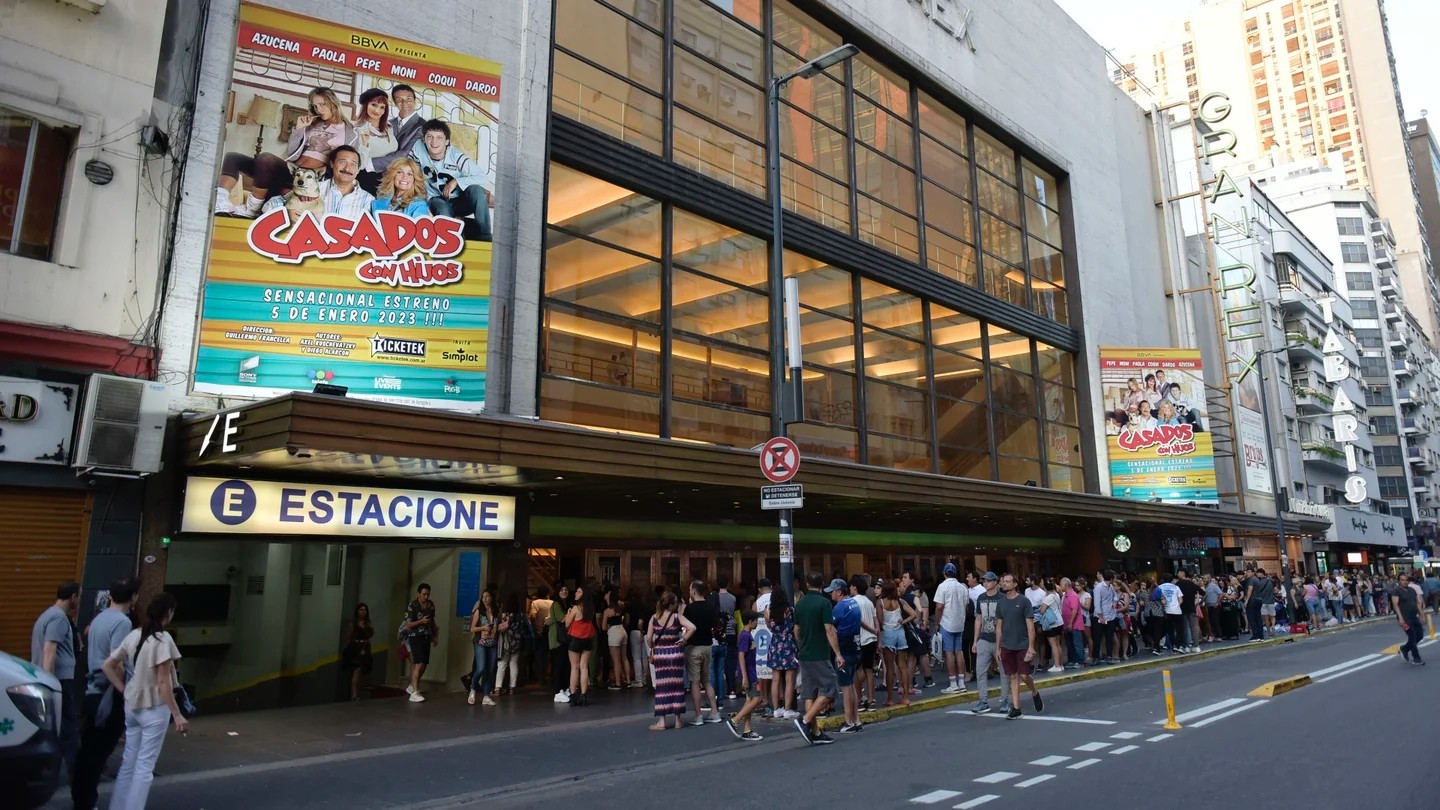 COLA_TEATRO_GRAN_REX.jpg