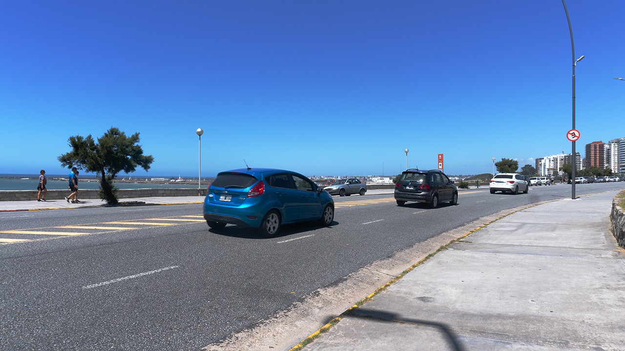autos_en_la_costa_de_mar_del_plata_copy_copy_copy_copy_copy_copy_copy.jpg
