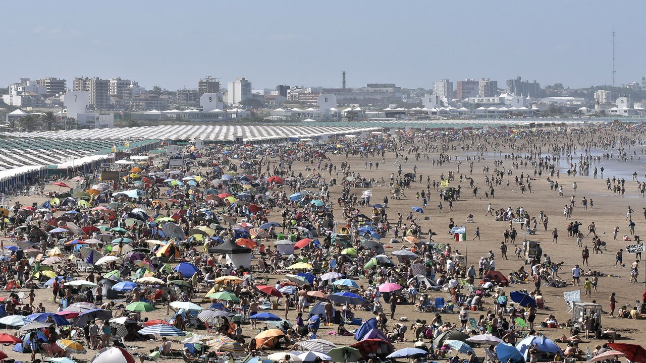 mar-del-plata-playa-llena_2_1.jpg