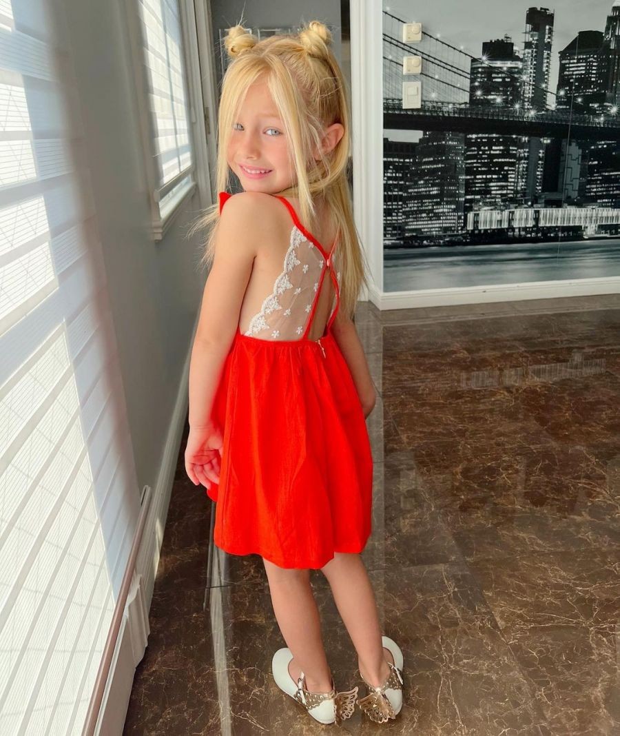 matilda-salazar-lucio-un-hermoso-vestido-rojo-lava-navideno-1462940.jpeg